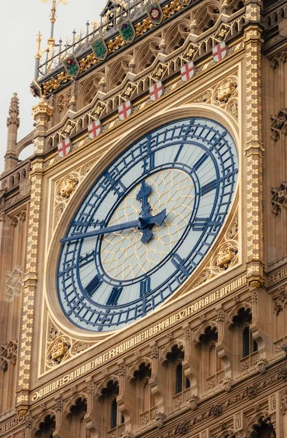 A Vespa motorbike with the colors of the english flag